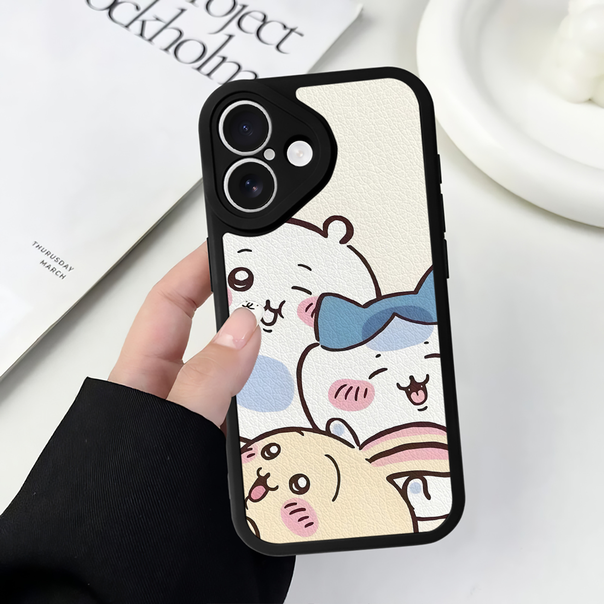 （画像用） ちいかわ Chii-kawa 【iPhone 16シリーズ対応】シリコンスマホケース（レザー調） 材質：シリコン